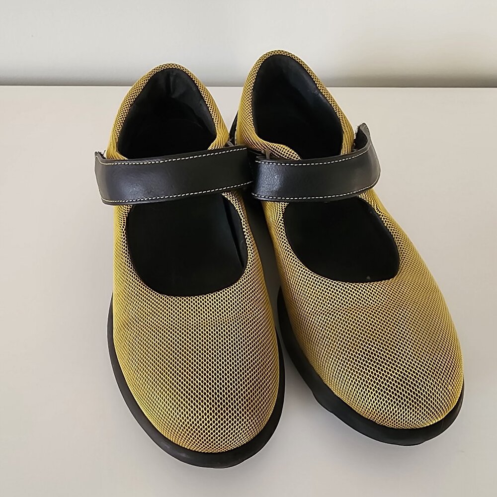 John Fluevog Urban Angel Vegan Yellow Pilot W9